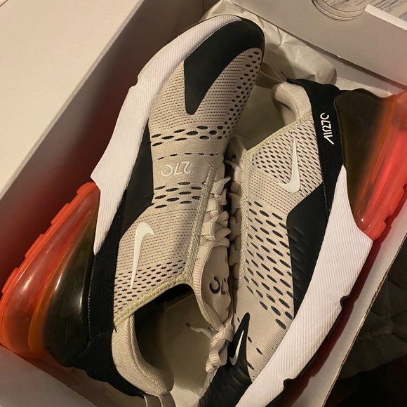 Nike Air Max 270 - Picture 6 of 6